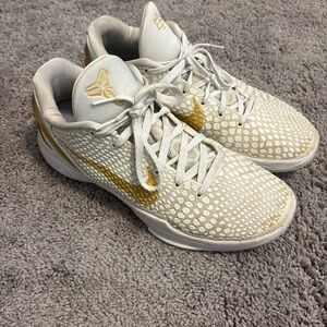 Nike men’s White and Gold Kobe 6 protro